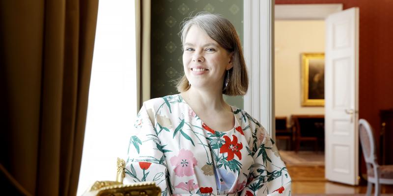Kuvassa tiedonjulkistamisen valtionpalkinnon vuonna 2025 saanut Riie Heikkilä. 
